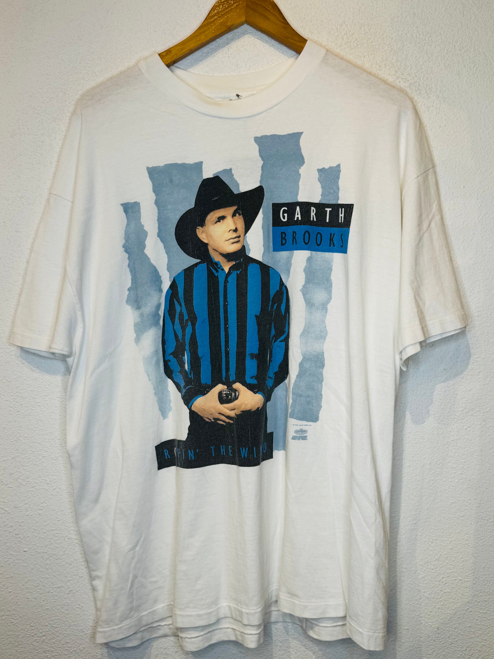 Ropin the Wind Garth Brooks Vintage Tee