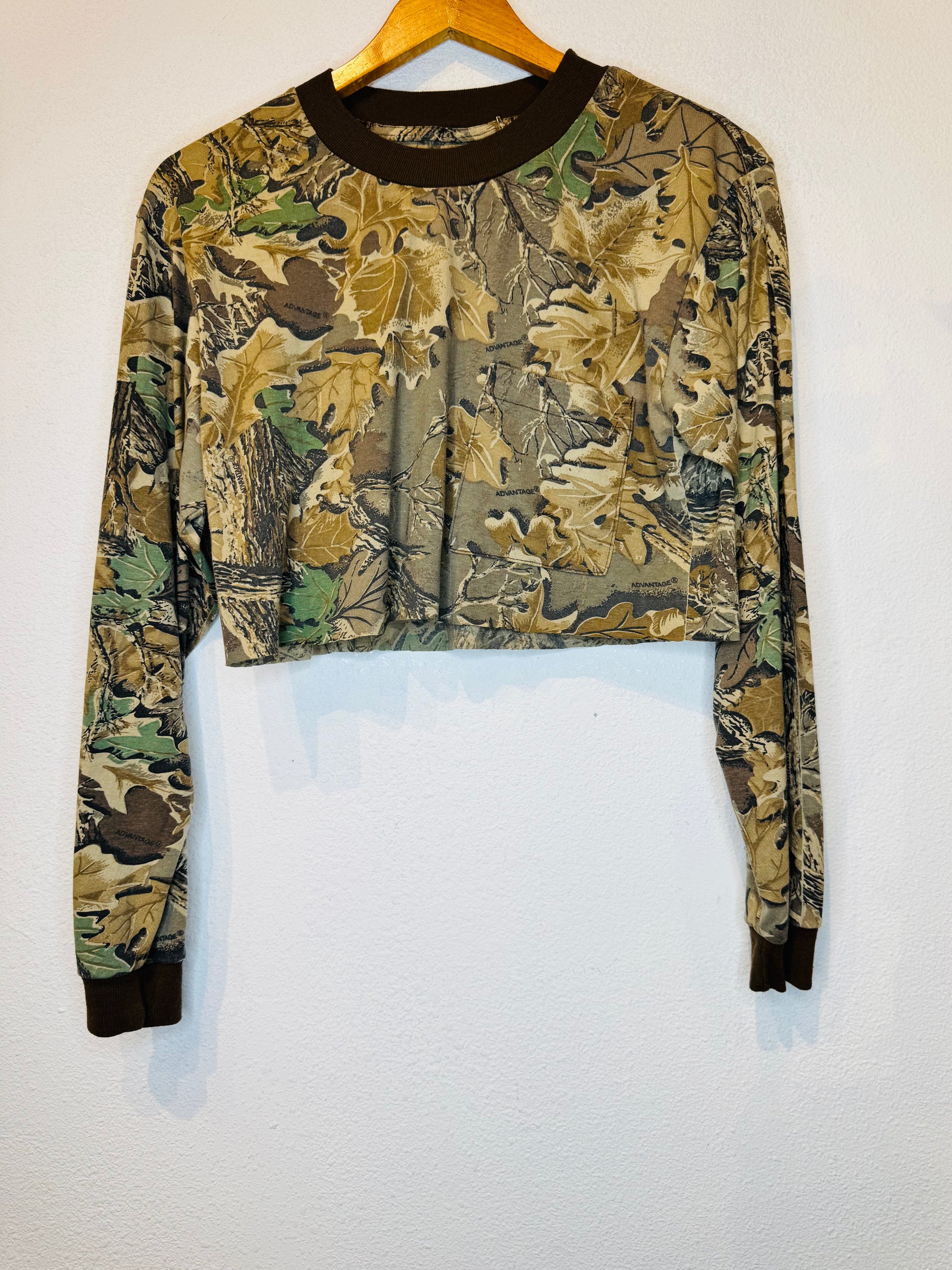 Advantage Camo Pocket Vintage Crop Long Sleeve