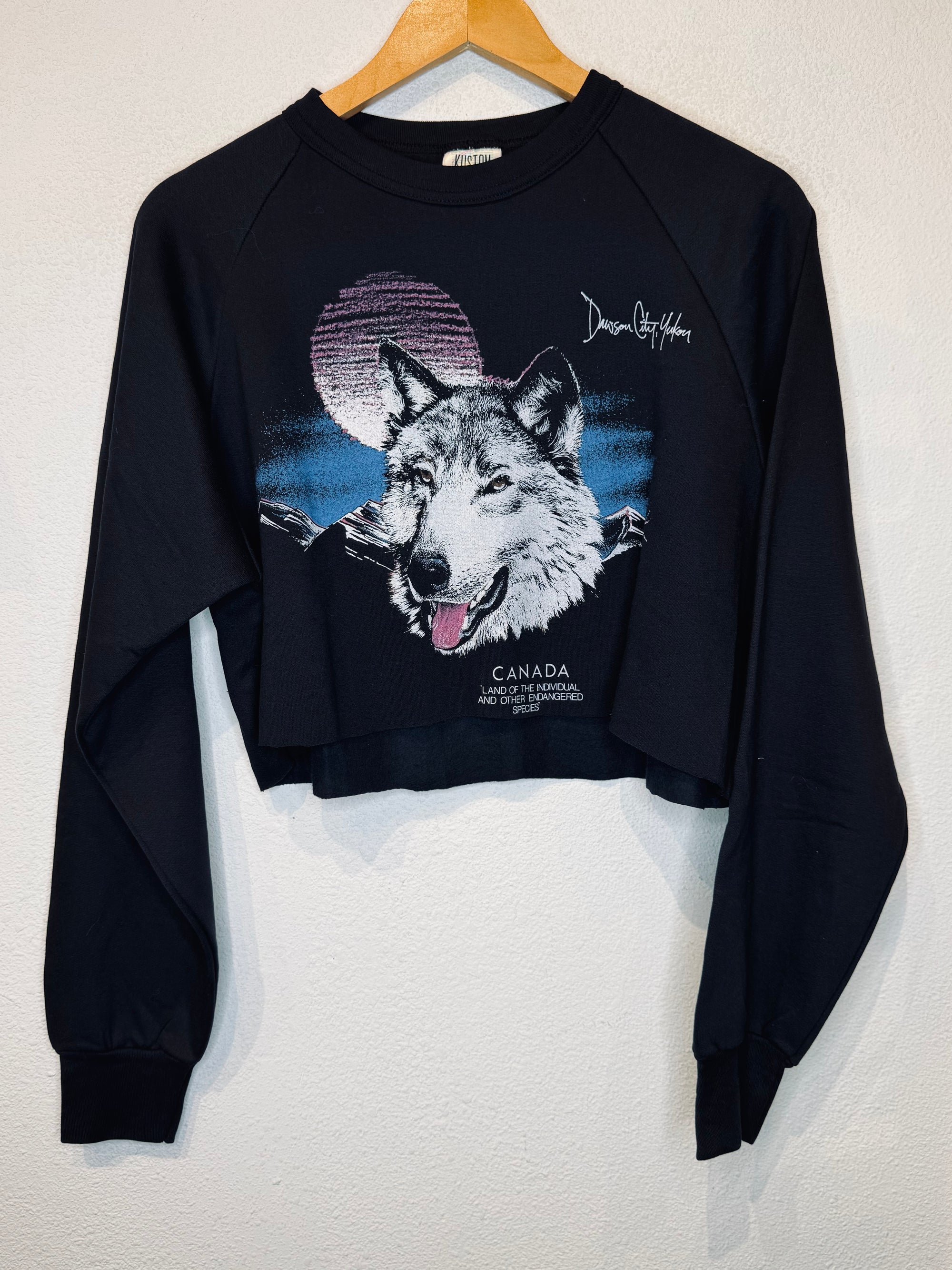 Canada Wolf Vintage Crop Crewneck