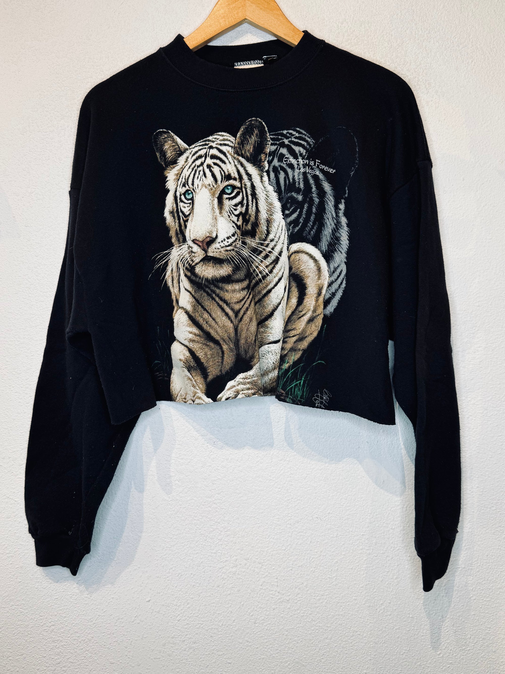Extinction Vintage Crop Crewneck