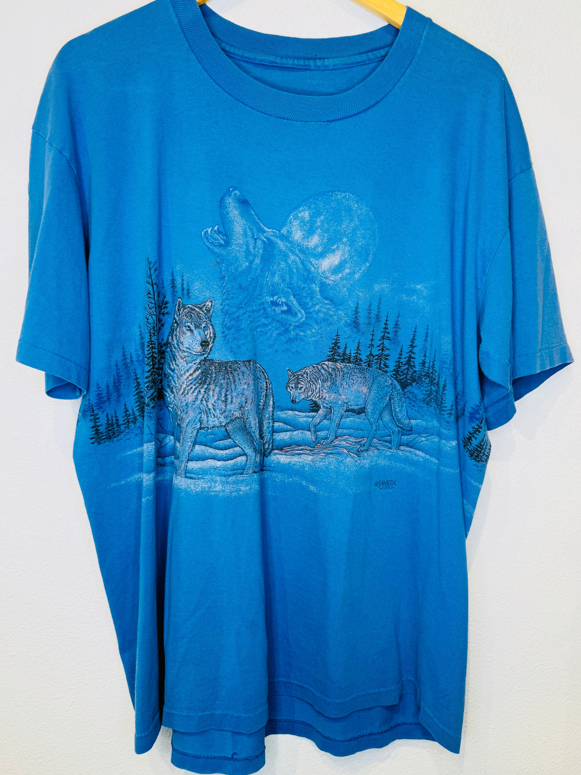 Wolf Howl Moon Vintage Tee