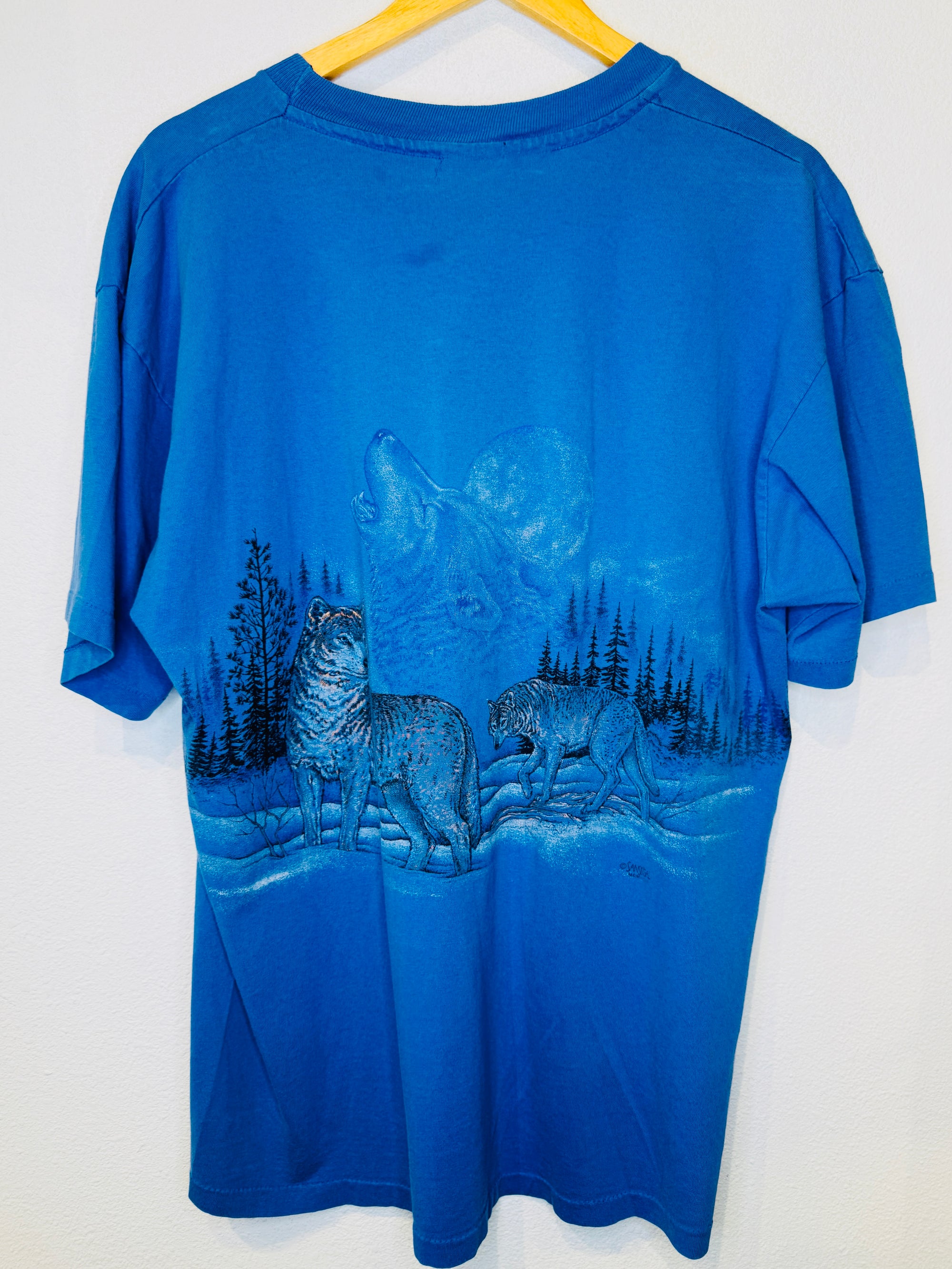 Wolf Howl Moon Vintage Tee