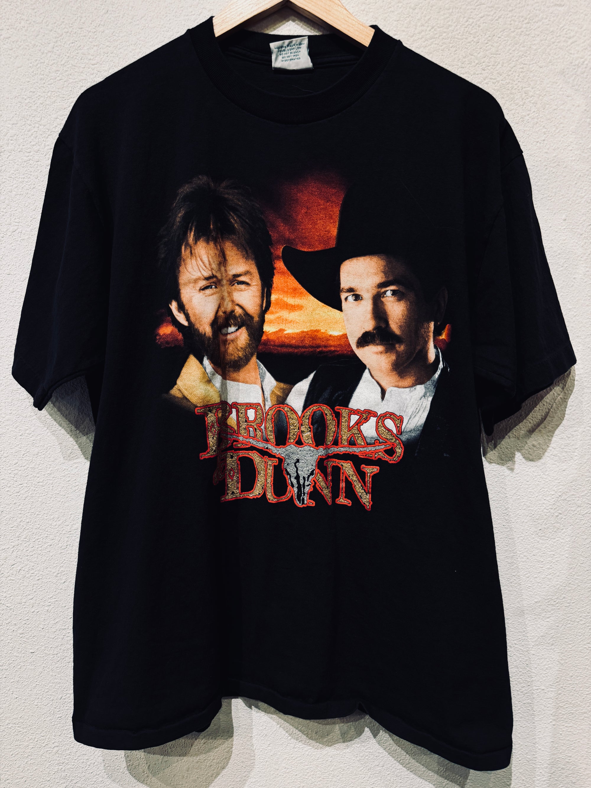 Brooks & Dunn Sundown Vintage Tee